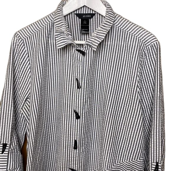 Ali Miles Seersucker Button Front Tunic Striped Toggle Sleeves Size L Gray White - Picture 1 of 8